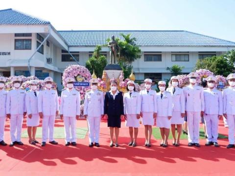 พิธีวางพวงมาลาถวายราชสักการะ พระบรมราชานุสาวรีย์พระบาทสมเด็จพระจุลจอมเกล้าเจ้าอยู่หัว เนื่องในวันปิยมหาราช ประจำปี 2565