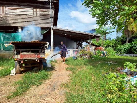 ลงพื้นที่พ่นหมอกควันกำจัดยุงลาย ป้องกันการระบาดไข้เลือดออก