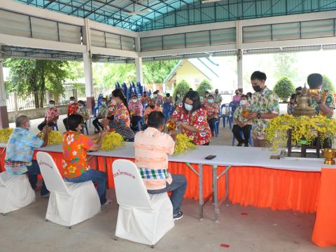 กิจกรรมรดน้ำขอพรคณะผู้บริหาร องค์การบริหารส่วนตำบลโคกสะอาด