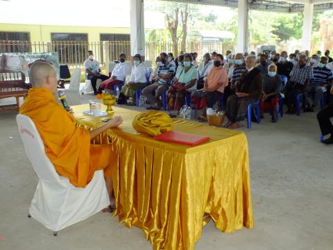 โครงการอบรมและส่งเสริมผู้สูงวัยใส่ใจสุขภาพ ประจำปีงบประมาณ 2565 วันที่ 17 มิถุนายน 2565 ณ หอประชุมองค์การบริหารส่วนตำบลโคกสะอาด